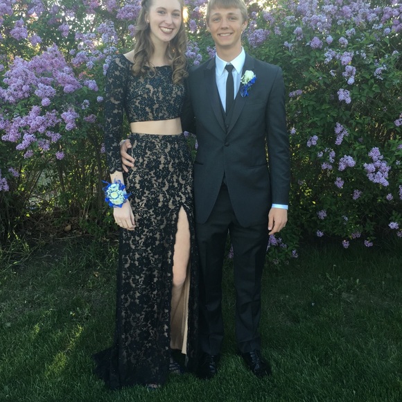 Prom dress - Picture 2 of 4